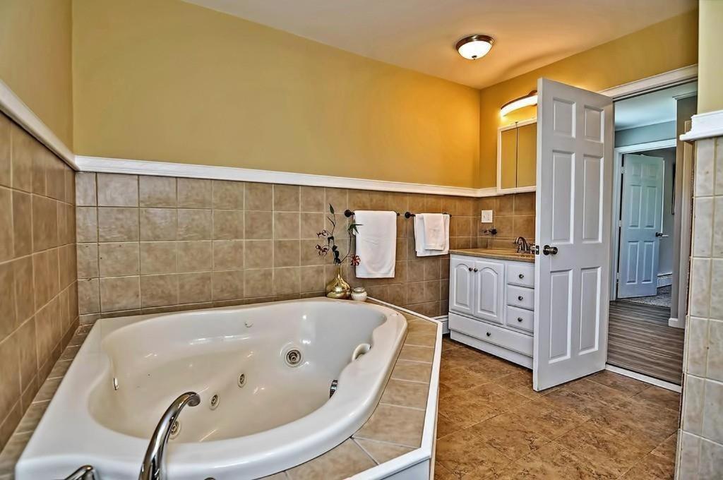 Charming Cottage Historic Falmouth Cape Cod Near Beach And Downtown 2Br 1Bath Deck Exteriér fotografie
